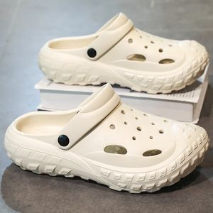 Summer Men Slipper Fashion Sole grossa entupimentos de praia Sapatos de casa internos tênis não deslizam sandálias esportivas pretas para homens 240425