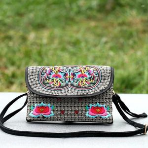 Omuz çantaları kadın işlemeli çiçekler naylon crossbody çanta bayanlar lüks büyük kapasiteli seyahat