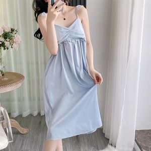 Kvinnors sömnkläder Kvinnor Midlängd Nightdress Silkesly Satin Home Dress Sexig Rem Nightrown Summer Suspender Sleepdress Loungewear