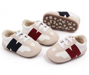 Pierwsze Walkers Noworodki Baby Buty Spring Soft Bottom Sneakers Baby Boys Niepoślizgowe buty 0-18 miesięcy 2024