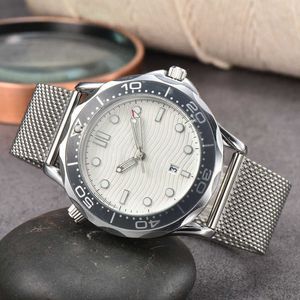 Watch watches AAA Mens Fashion and Leisure Oujia Mens Steel Band Quartz Watch