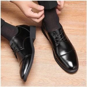 Lässige Schuhe Männer formelle Hochzeit Frühling Business Fashion Top High-End Leder Black 2024 Men-Shoes-Ladung