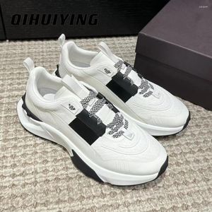 Casual skor handgjorda man andas andas bland färger atletiska sport sneakers punk nited dekora mjuk