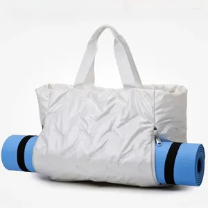 Duffel Bags 2024 Bolsa de viagem casual Women Women Wet Separation Pocket Gym/Sport/Swim/Travel Tote Ladies Mandel