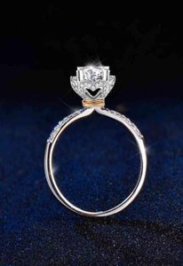 Holding flowers Style 925 Sterling Silver Moissanite Wedding Party Anniversary Ring For WomenPass Diamond Test Round9933329