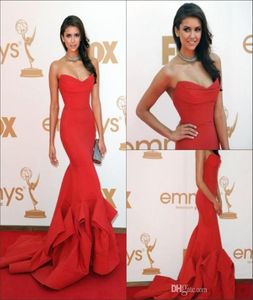 2019 New Emmy Awards Promi -Kleider mit trägerlosen Rüschen Rückenloser Meerjungfrau Sweep Zug Satin Red Nina Dobrev Abend Abschlussball Part7883228