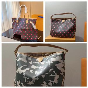 Louls Vutt Designer Bag Tote Bag Axelväskor Luxury Handväska Kvinnor stor kapacitet Färgglada shoppingstrandväskor Körsbärstryck kamouflage oibw