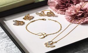 Marka 925 Srebrny zestaw biżuterii z czterech liści dla kobiet Naszyjka Bransoletka Bransoletka Pierścień Butterfly Clover Mother Shell CZ J4109898