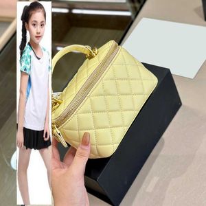 Sagnose per bambini marca di lusso cc Women Women Mini Case cosmetica Baglie di vanità con manico Top Borse trapunte Hardware Gold Hardware Goldware Matelasse Catena Crossbody Sho