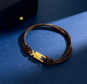 Pulseira de bracelete de bracelete preta Bracelets de couro preto pingente de aço de titânio Pingente Gold Lock Bangle Comprimento de 19cm Mulheres Brand Luxury Jóias Wit3991287