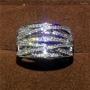 Eheringe Huitan Multi-Layer Cross mit schillernden CZ Luxus trendy Crystal for Women Engagement Bands Mode Schmuck