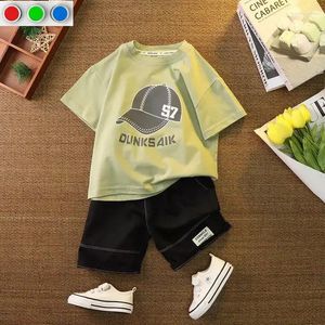 衣料品セット韓国の夏のアウターウェアキッズ服の男の子ショートスシャツショーツ2ピース子供用トップとボトムセット