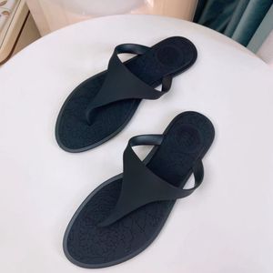 Sommar ny produkt tofflor designer för kvinnor vit svart grön bekväm flip flopp tofflare sandaler mode-020 kvinnor platt glider gai utomhusskor