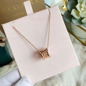 Luxury brand necklace designer for women fashionable new titanium steel pendant necklace high-quality 18k gold necklace 37
