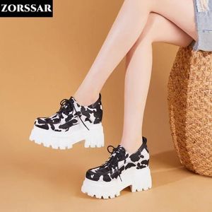 Scarpe casual vera pelle in pelle cavaliere heels nascosto tacchi da donna 10 cm ascensore ascensori alte sneaker da sneaker donne