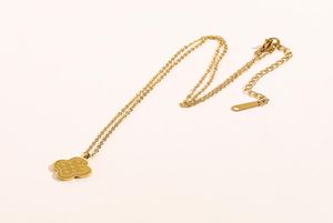 Moda Women Colar Cheker Chain 18K Gold Bated Stainless Aço designer de colares de cartas de letra pendente Jóias de casamento AC4152481