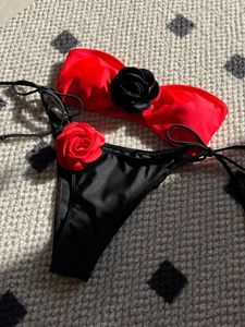 Kvinnors badkläder sexig röd lapptäcke 3D Flower Bikini Set 2024 Kvinnor Bandeau Front Bow Push Up Micro Swimsuit Bathing Sy Tie Side Thong