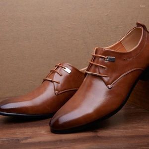 Sapatos de vestido para homens pães de negócios de couro pontudos retro