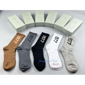 Skarpetki dla kobiet Designer 5 par Ustaw skarpet dla mężczyzn damski gęste średnie sporty w kalcynach calzini oddychający haft bawełniany unisex socken klasyczny meia z pudełkiem