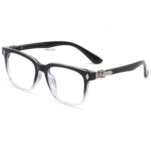 Chromees varumärkesdesigner ch Cross Glasses Frame Chrome Brand Solglasögon för män Kvinnor Trendiga runda ansikte TR90 Eye Many Protection Luxury Gelass Frames 229