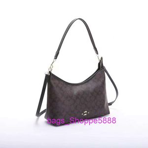 Designa handväskor till grossistpriser 2024 Spring New Laurel Wandering Bag Fashionabla och minimalistiska underarmig kapacitet pendlare Crossbody Womens