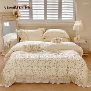 Bedding Define Pure Cotton Cotton French Princess Style Floral Lace Ruffles imitando pérolas Decoram o conjunto de bastão de capa de edredão definido