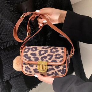 Frauen Tasche Einfache Leinwand Klassiker Baguet Leoparden Muster Vintage Messenger Taschen für Winter Crossbody Schulterpack 240429