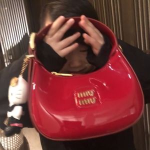 Patent Leather New Hobo Bag Michael Kadar Women's Bag Designer Bag Crossbody Handväska Bag Högkvalitativ Portable Newspaper Fashion Bag AlcoholCoffee Rope Mumu 5BC161