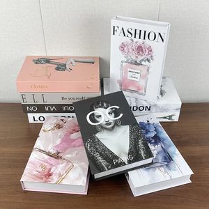 Lüks marka özel kitaplar parfüm moda kız dergisi minimal mektuplar dekoratif kitap depolama kutusu sehpa dekor prop 240420