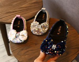 Barn prinsessor skor för flickor 2019 mode ihåliga andningsbara barnflickor platta lasiga barn casual skor x07039185230