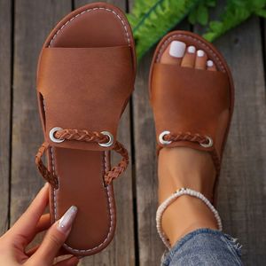 Sandaler kvinnor lägenheter avslappnade tofflor sommar 2024 Ny modeklänning flip flops strand bohemiska skor femme hem glider