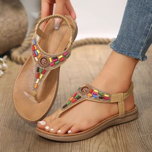 Sandálias planas de estilo boêmio para mulheres clipe dedo gladiator woman retro verão shoes de praia casual anti deslize chinelos 240423