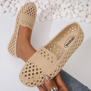 2024 Summer Style Fashionable and Comfortable Flatsoled Casual Outer Wear Nonslip Toecap Sandals for Women 240426