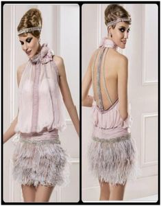Sassy Pink Chiffon Cocktail -Kleider Abend Kleidung Mini Perlen Federn Applikationen hoher Nackenscheiben offener Rücken kurzer Partykleider3990636