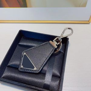 Designer New Exquisite Key Chain Inverted Triangle Label Metal Letters Black Senior Key Chain Leather Material Men And Women With The Same Wallet Design Key Pendant