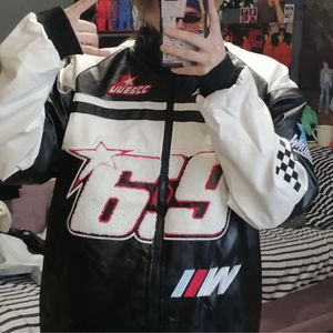 Женские кожаные куртки бомбардировщики Bomber Bomber Женщины Overwear Pu Coats Vintage Varsity Racing Американская негабаритная бейсбольная куртка дизайн новых нарядов зима