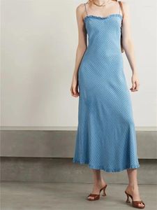 Lässige Kleider Frauen Dot Druck Schlinge Midi Kleider Pink oder Blau 2024 Sommerausschnitt Stringy Selvedge Seidenhülse Robe