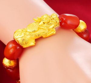 Vietnam Goldplated Pixiu Feng Shui Handkedja röd agat pärlstav armband maskot lyckliga kvinnor smycken5883778