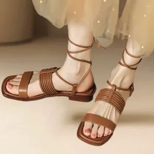 Случайные ботинки Сандалии Женщины Лето 2024 Пляжная мода Крест-Тяж с открытыми пальцами