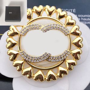 With Box Designer Brooch Crystal Pin Pearl Brooches Design Brand Letter Pins Jewelry Women 18k Gold Plated Charm Dress Marry Wedding Party Gift Accessorie