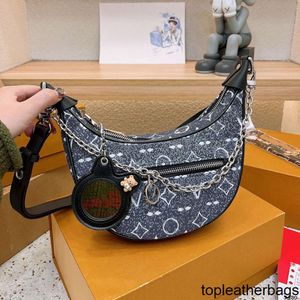 Luis Vintage Lvvl Lvity Lvse Designer Denim Half Moon quality Women Loop High Bag with Coin Charm Cute Bear Decoration Mirror Silver Zipper Chain 23cm Cross Body Sh