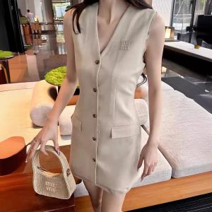 Summer Dress Designer Women Miui 2024 Ny Fake Two Piece Suit Vest -kjol med bokstavslapp broderi Utsmyckningsklänning