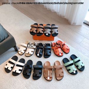 H Terlik Chypre Sandal Tasarımcı Sliders Flip Flops Düz Sandalet Plaj için Gase Konforu Buzağı Deri Deri Doğal Süet Keçi Hakkında Kahverengi ve Siyah Kadın Erkekler