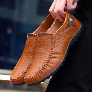 أزياء جلدية عالية عالية الجودة العلامة التجارية مريحة الرجال أحذية القيادة غير الرسمية بالإضافة إلى الحجم