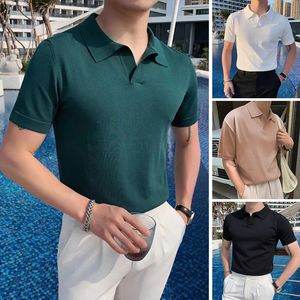 Maglietta da uomo v Neck Polo Chirt di moda coreana manica corta Soild Soild Top Slim Ice Silk T-Shirts Streetwear 240428