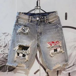 Summer Men Hole Denim Short Pants Fashion żebrak zeskrobowy pięcioczęściowe dżinsy krótkie 240430
