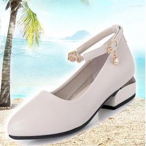 Casual Shoes 2024 Luxury Rhinestone Pearl Chain 5cm Chunky Heels Pumps Women String Bead Pointed Toe Bling Crystals