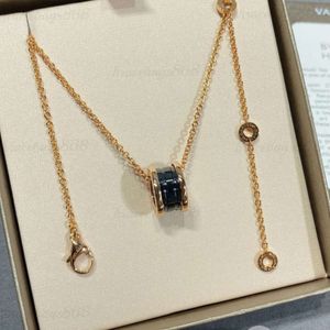 Luxury necklace designer for women fashionable and charming titanium steel pendant necklace high-quality 18k gold necklace