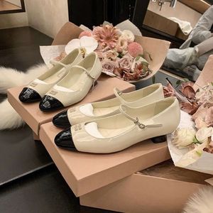 Mius Supratura in pelle di brevetto tacchi alti e tacchi spessi Mary Jane Scarpe Womens 2024 Spring Breeze Nuova Brezza Schere delicata scarpe single