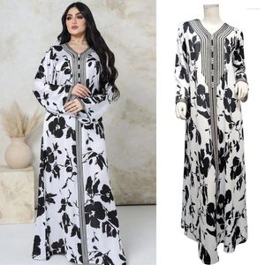 Etniska kläder 2024 Abaya Muslim Jalabiya Hijab Dress for Women Mellanöstern Turkiet Arab Dubai Marockan Kaftan Ribbon V Neck Long Sleeve